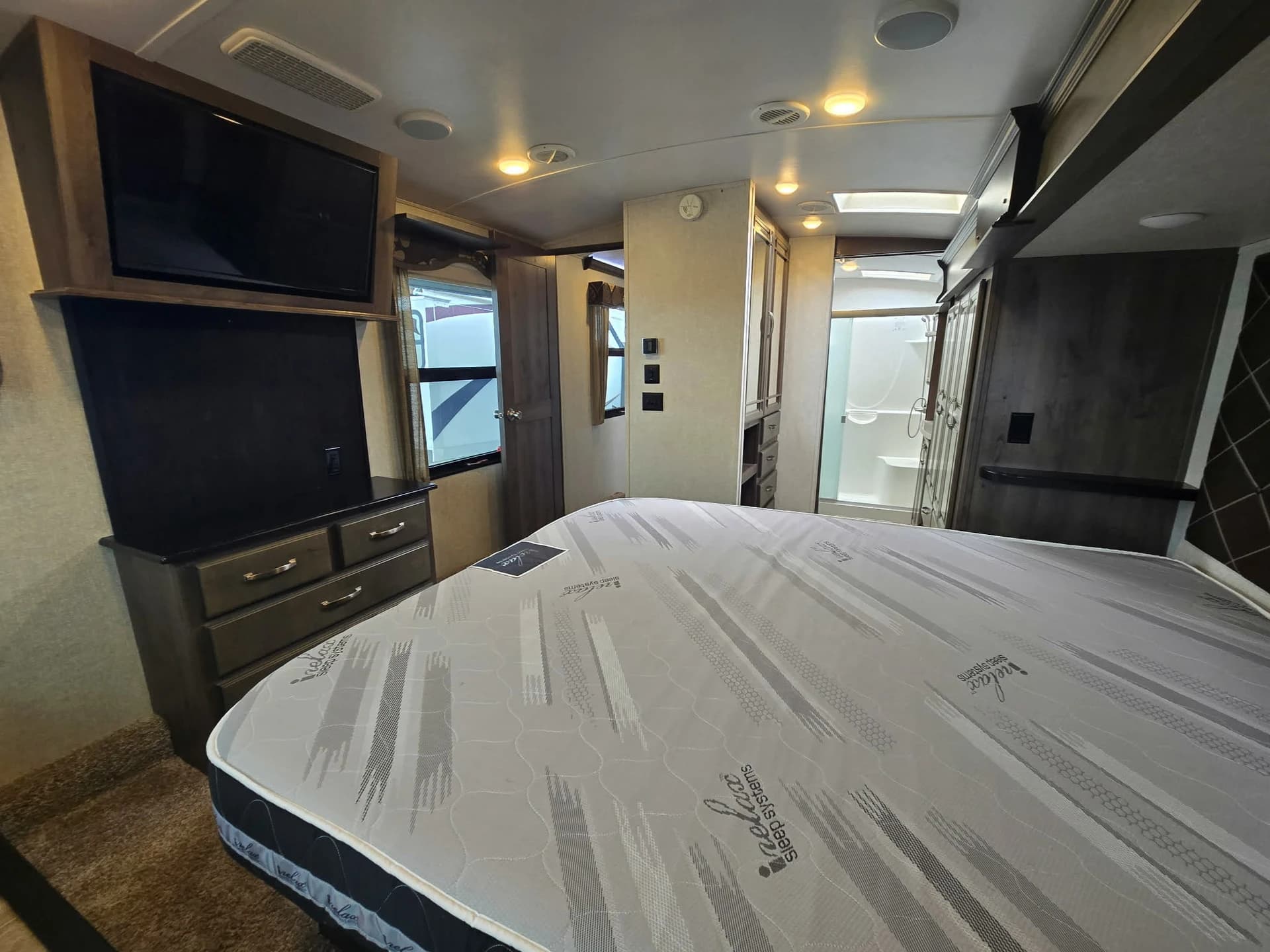 2018 Keystone Montana 3811MS — photo 15 of 16