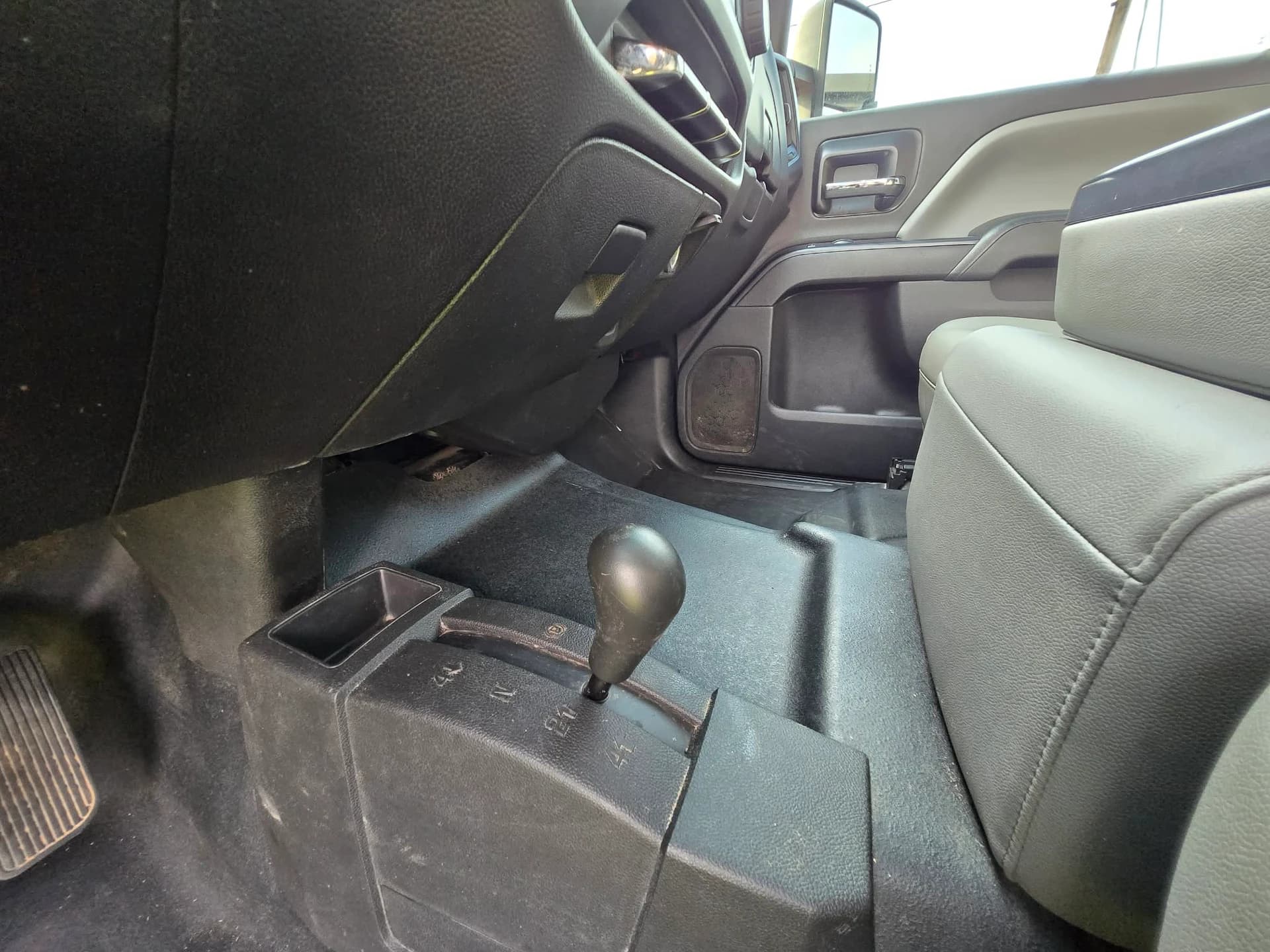 2018 GMC Sierra 3500 — photo 12 of 15