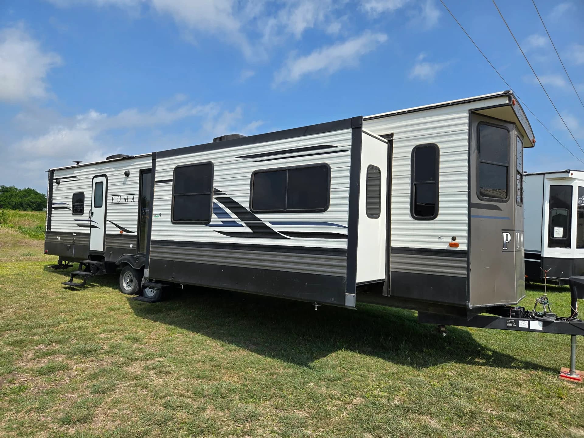2020 Forest River Palomino PUMA37PFL — photo 4 of 14
