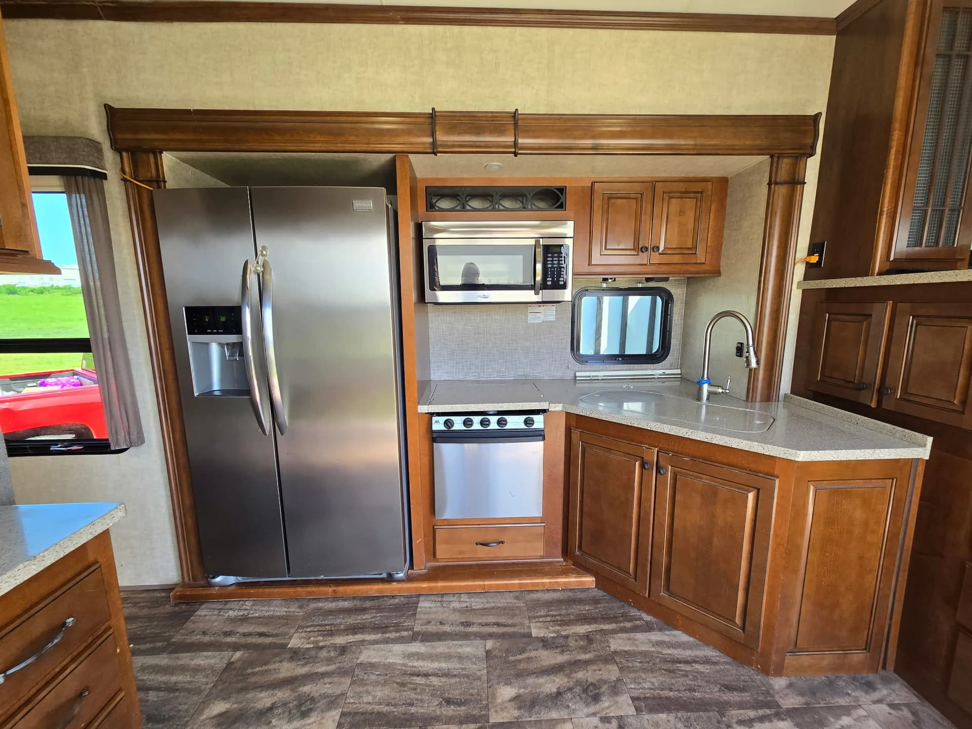 2015 Heartland BIGHORN 3750 — photo 4 of 16