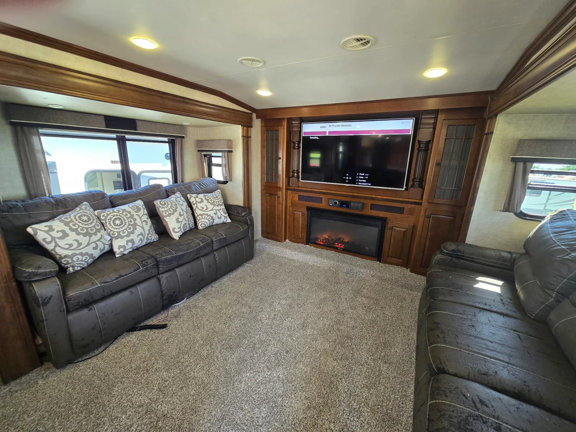 2015 Heartland BIGHORN 3750 — photo 7 of 16