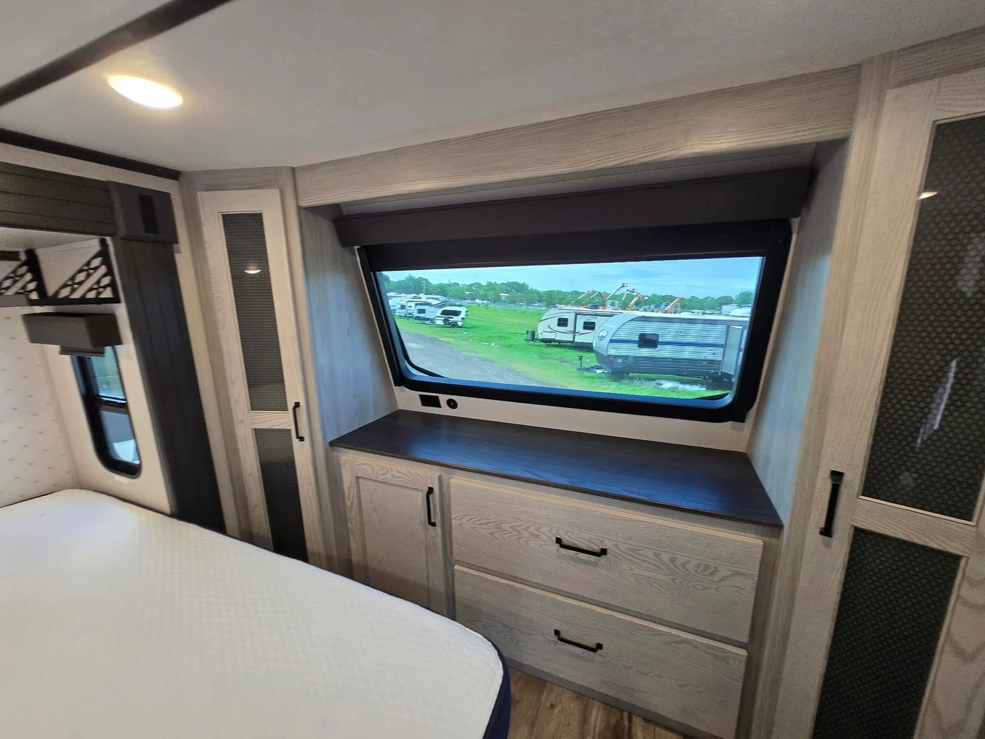 2020 Keystone Montana 335BH — photo 16 of 16