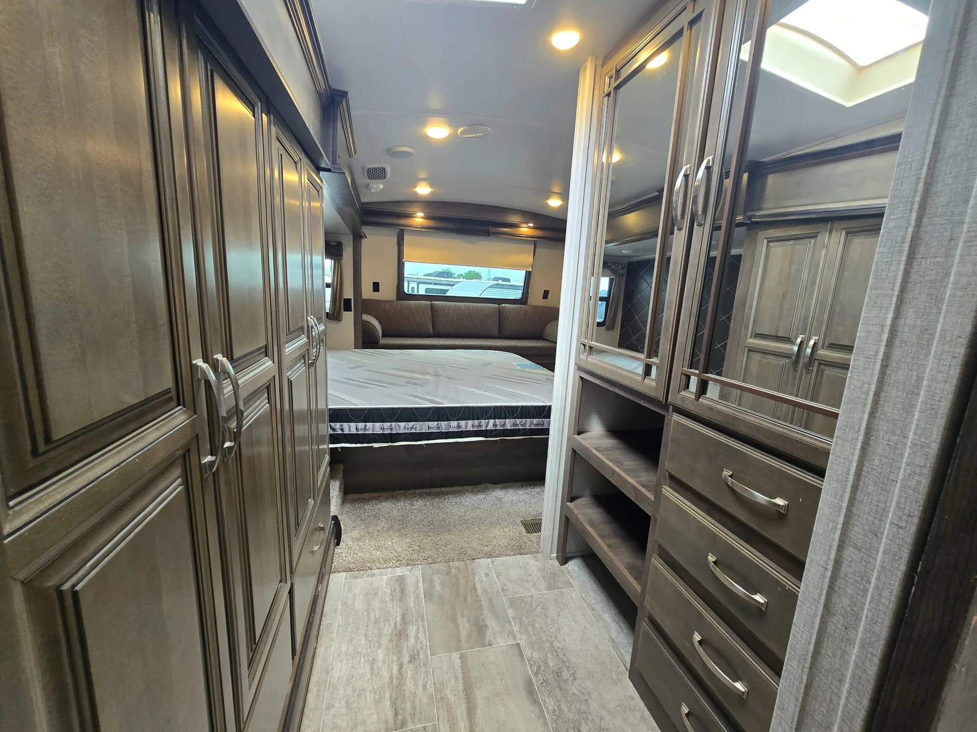 2018 Keystone Montana 3811MS — photo 12 of 16