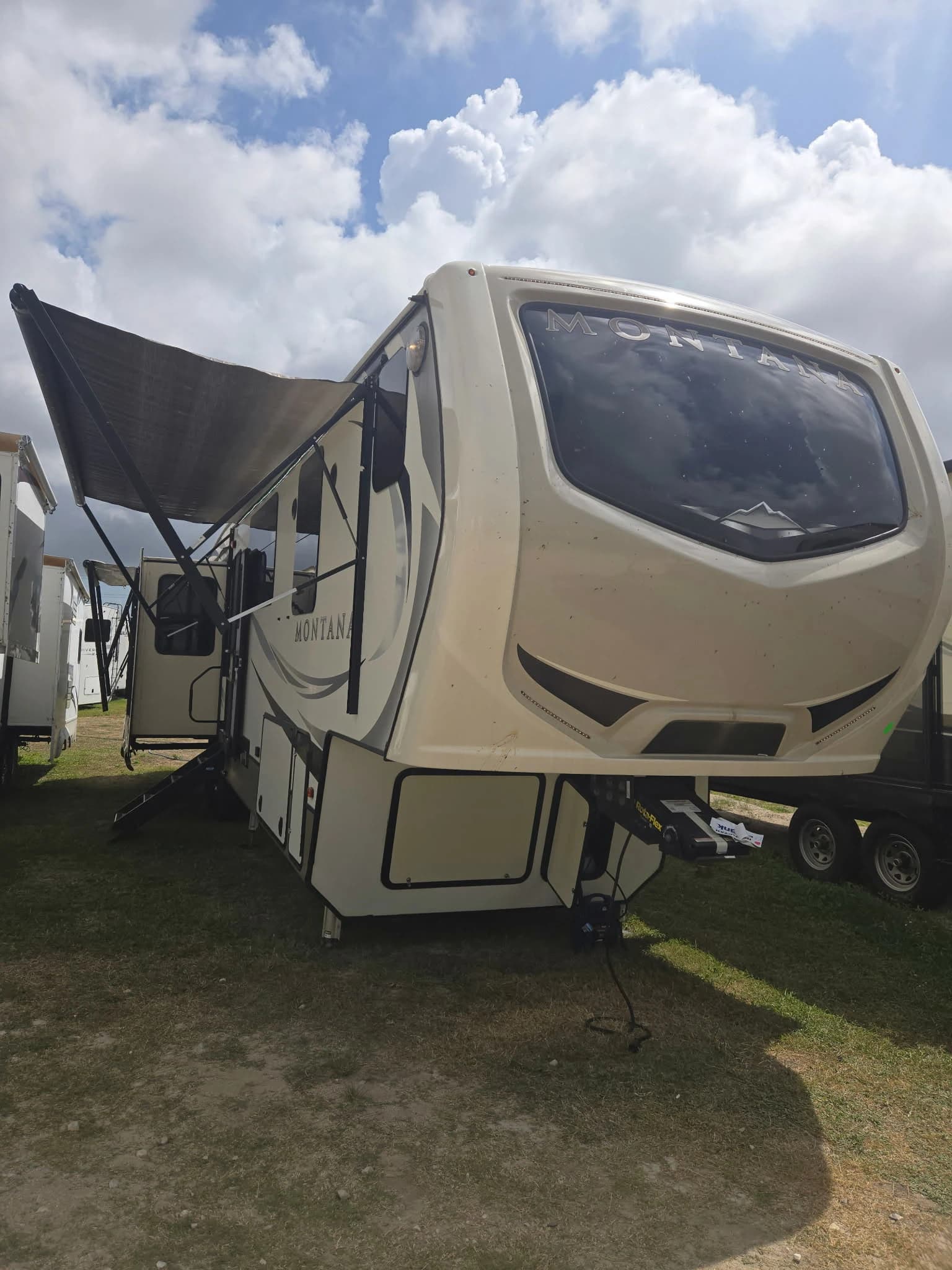 2018 Keystone Montana 3811MS — photo 1 of 16