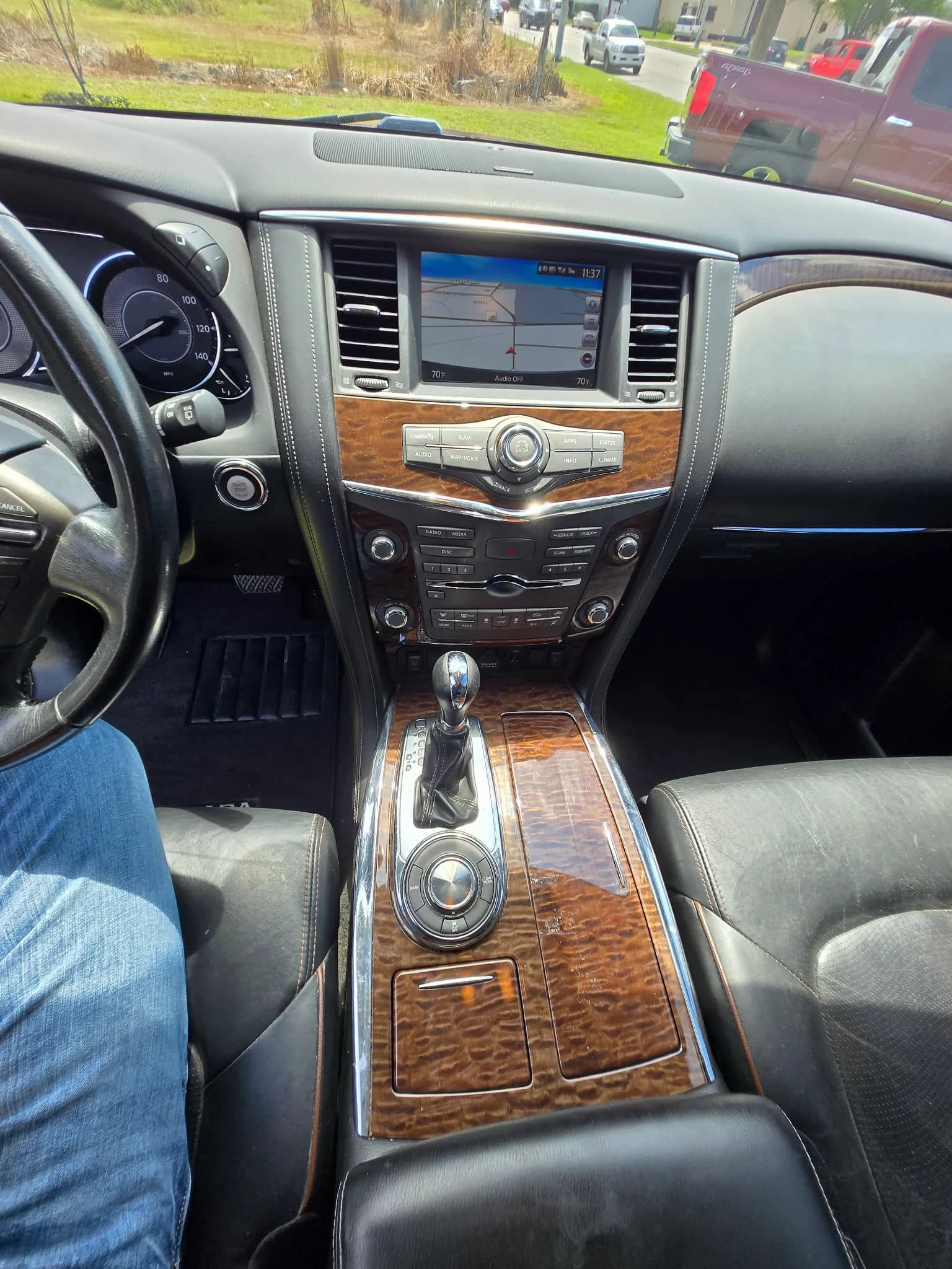 2018 Nissan Armada SL — photo 8 of 13