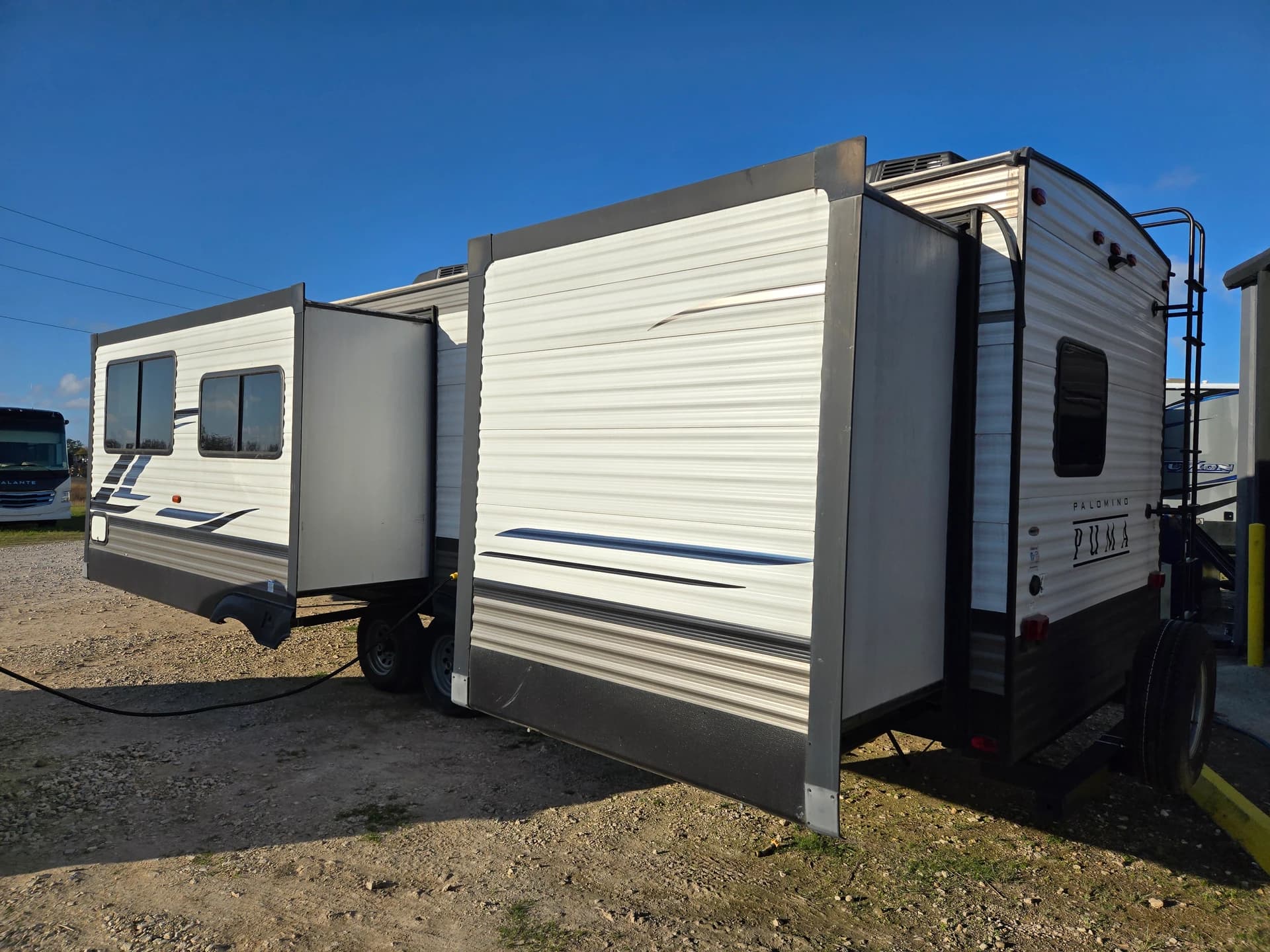 2021 Palomino Puma 31QBBH — photo 4 of 14