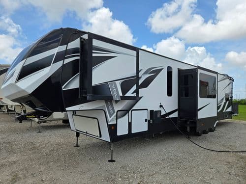 2021 Keystone Voltage 4175 gallery 2