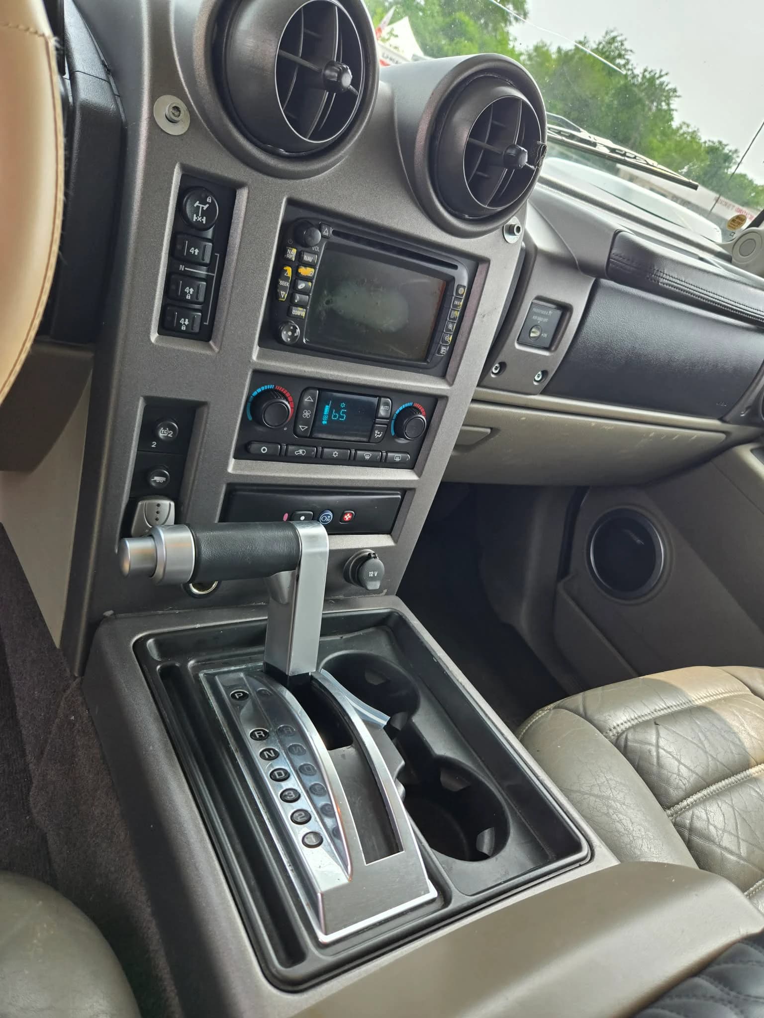 2004 Hummer H2 — photo 8 of 16