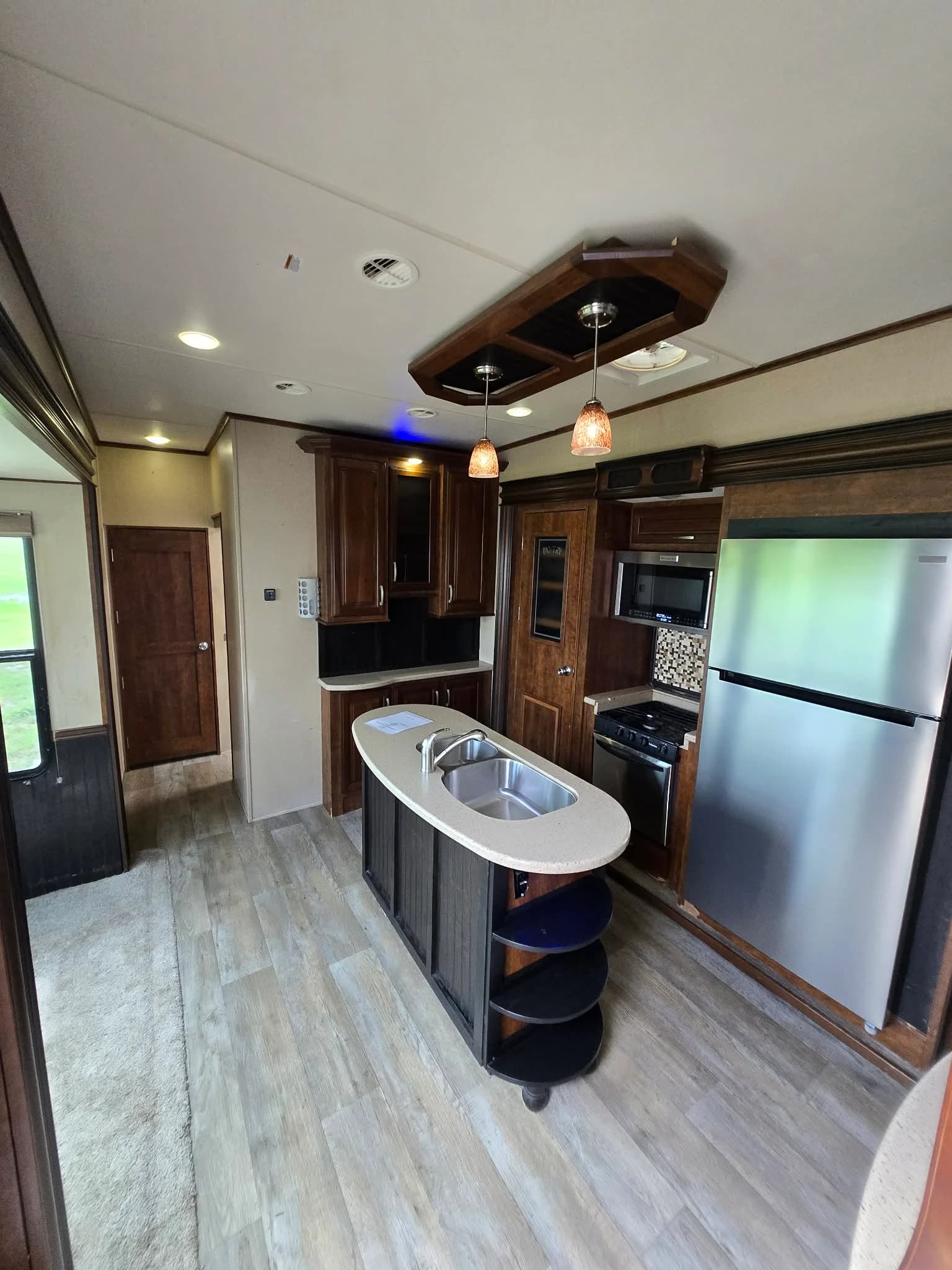 2016 Grand Design Solitude 379FL — photo 6 of 15