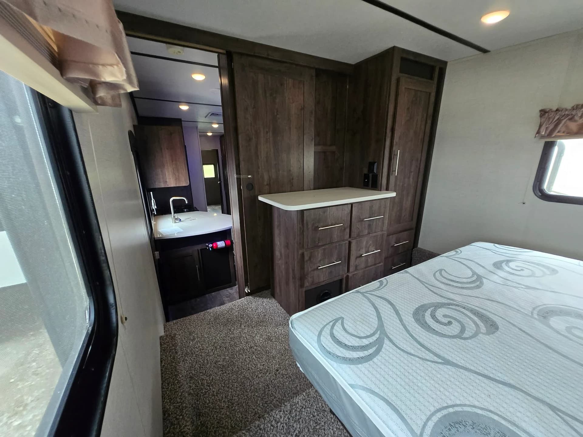 2018 Keystone Volante 310BH — photo 13 of 18