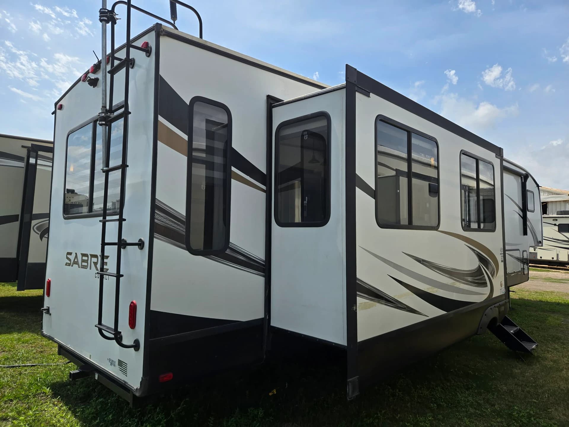 2021 Forest River Sabre 36BHQ — photo 4 of 16