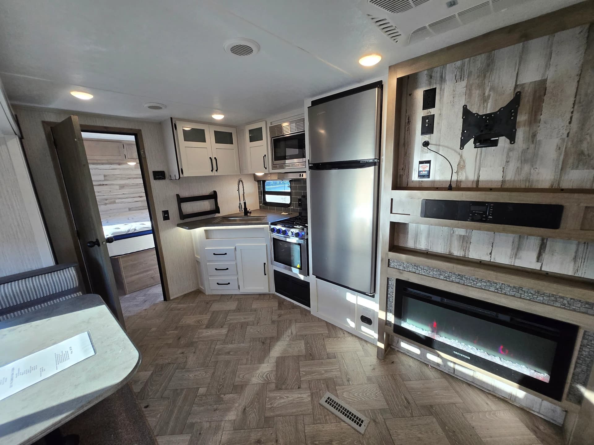 2021 Palomino Puma 31QBBH — photo 6 of 14