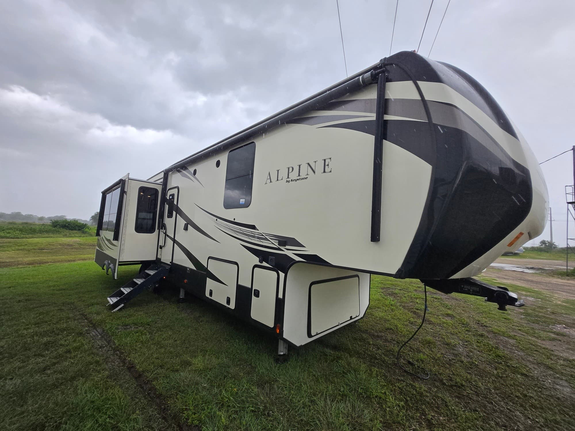 2018 Keystone Alpine 3651RL — photo 1 of 12