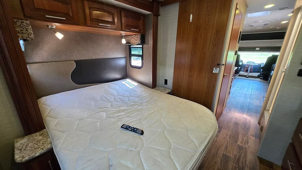 2017 Jayco Precept 31UL — photo 9 of 15
