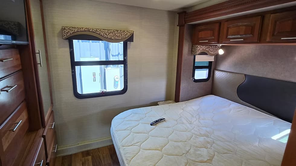2017 Jayco Precept 31UL — photo 11 of 15