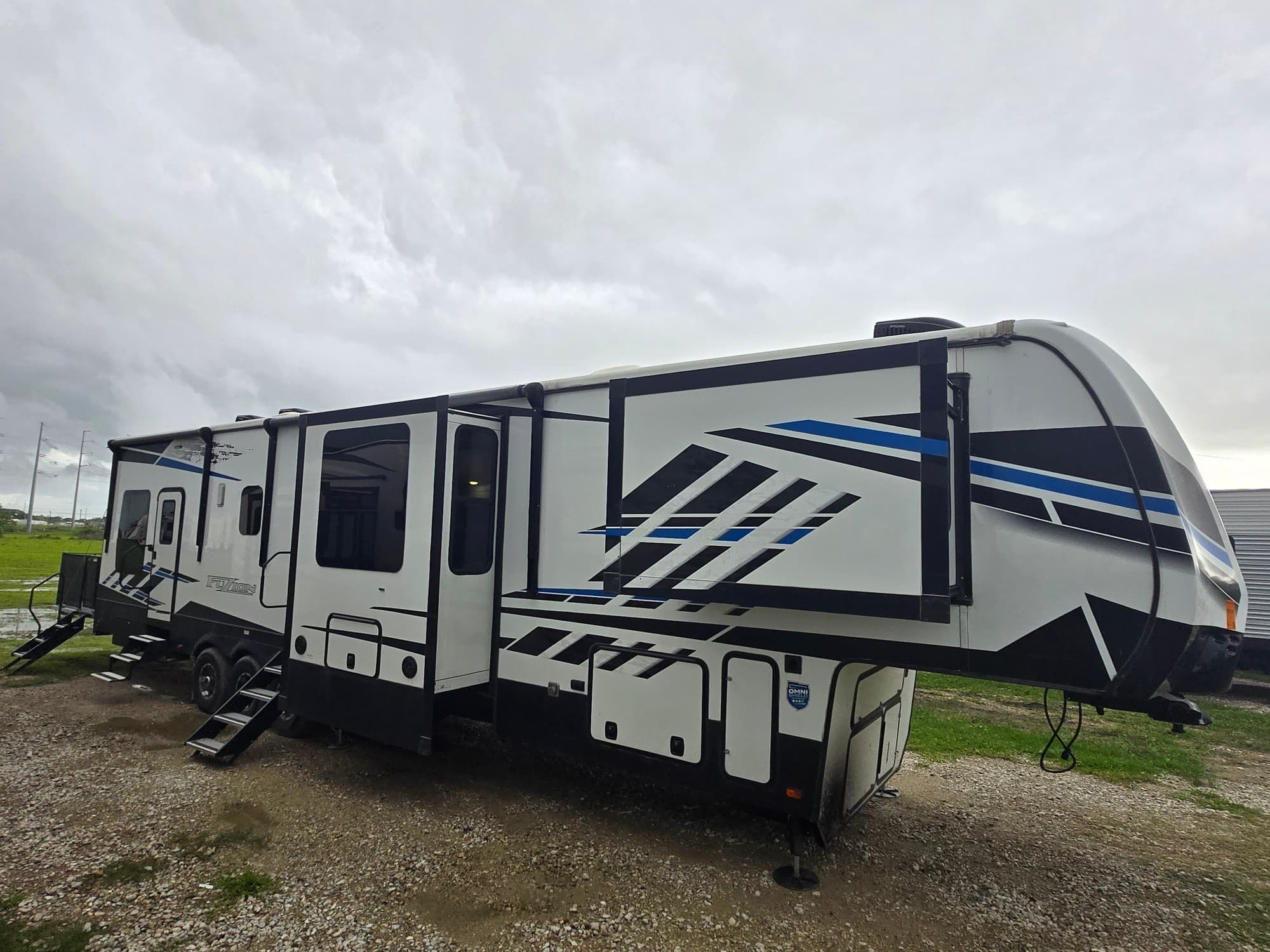2022 Keystone Fuzion 429 — photo 1 of 21
