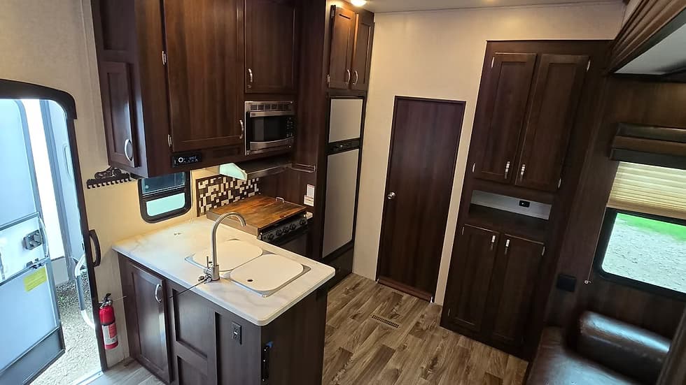 2018 Jayco Talon 3013 — photo 10 of 14