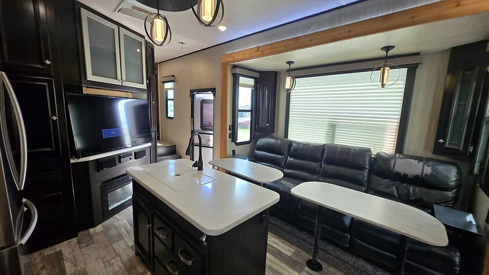 2019 Heartland Road Warrior 396rw — photo 8 of 16