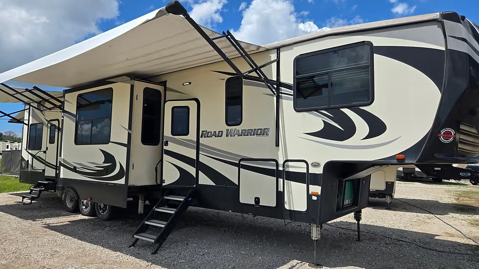 2019 Heartland Road Warrior 396rw — photo 1 of 16