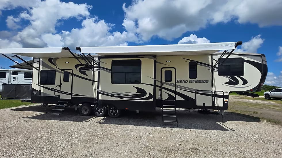 2019 Heartland Road Warrior 396rw — photo 3 of 16