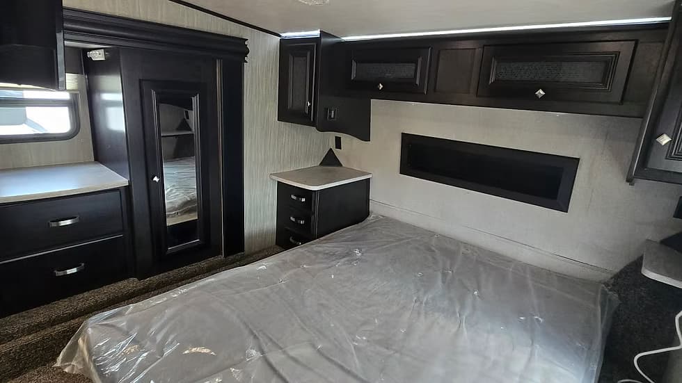 2019 Heartland Road Warrior 396rw — photo 13 of 16