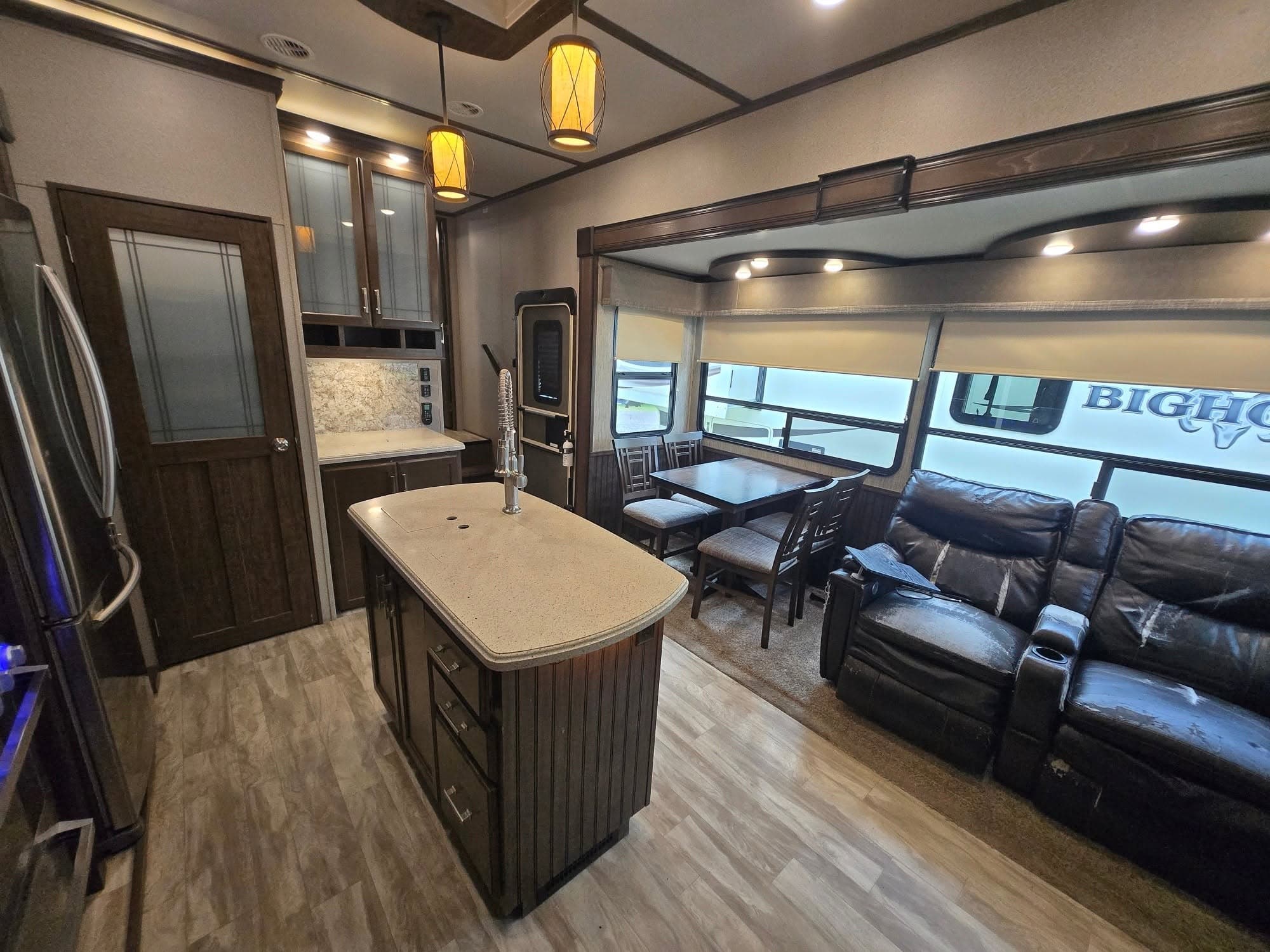 2020 Grand Design Solitude 3950BHR — photo 9 of 19