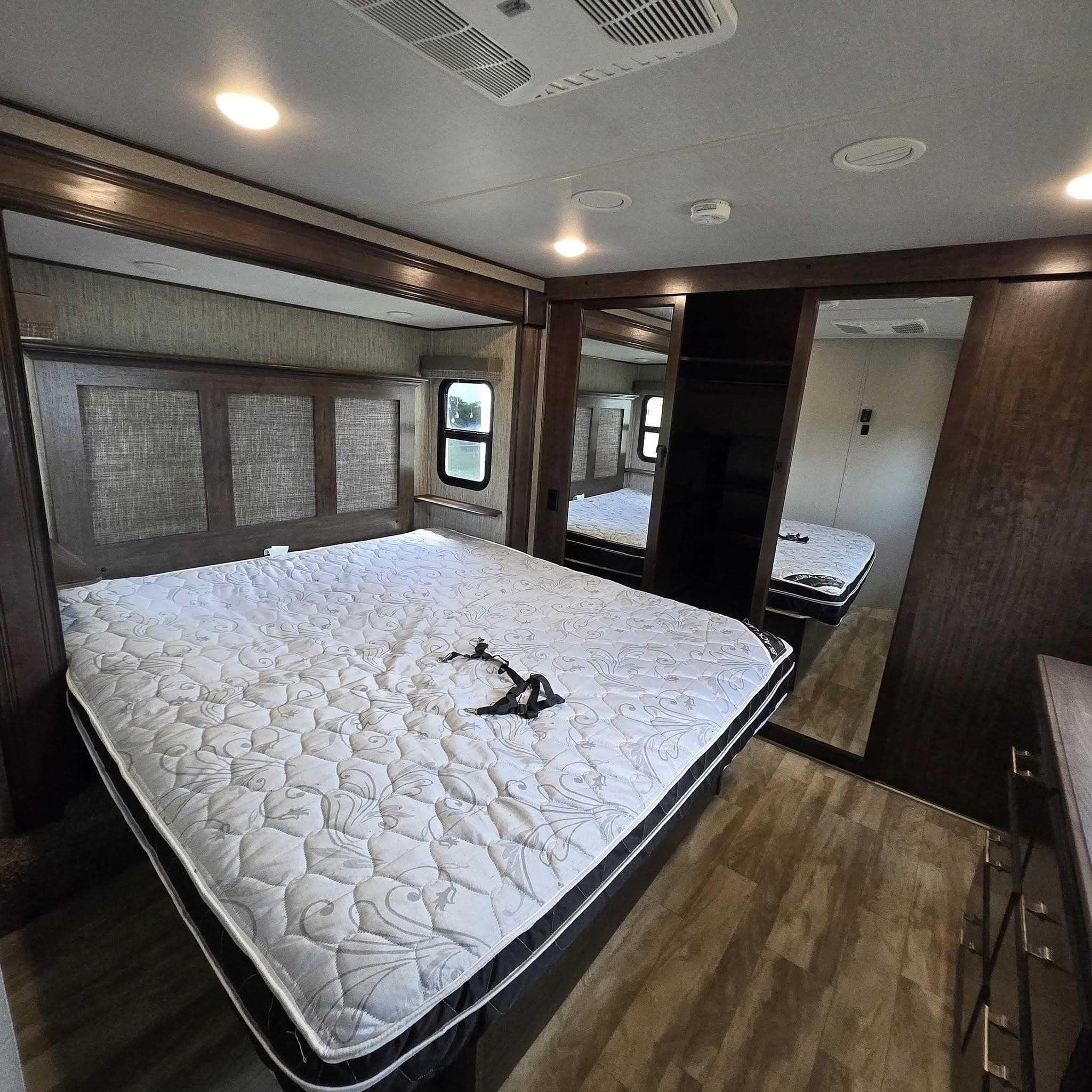 2020 Grand Design Solitude 3950BHR — photo 11 of 19
