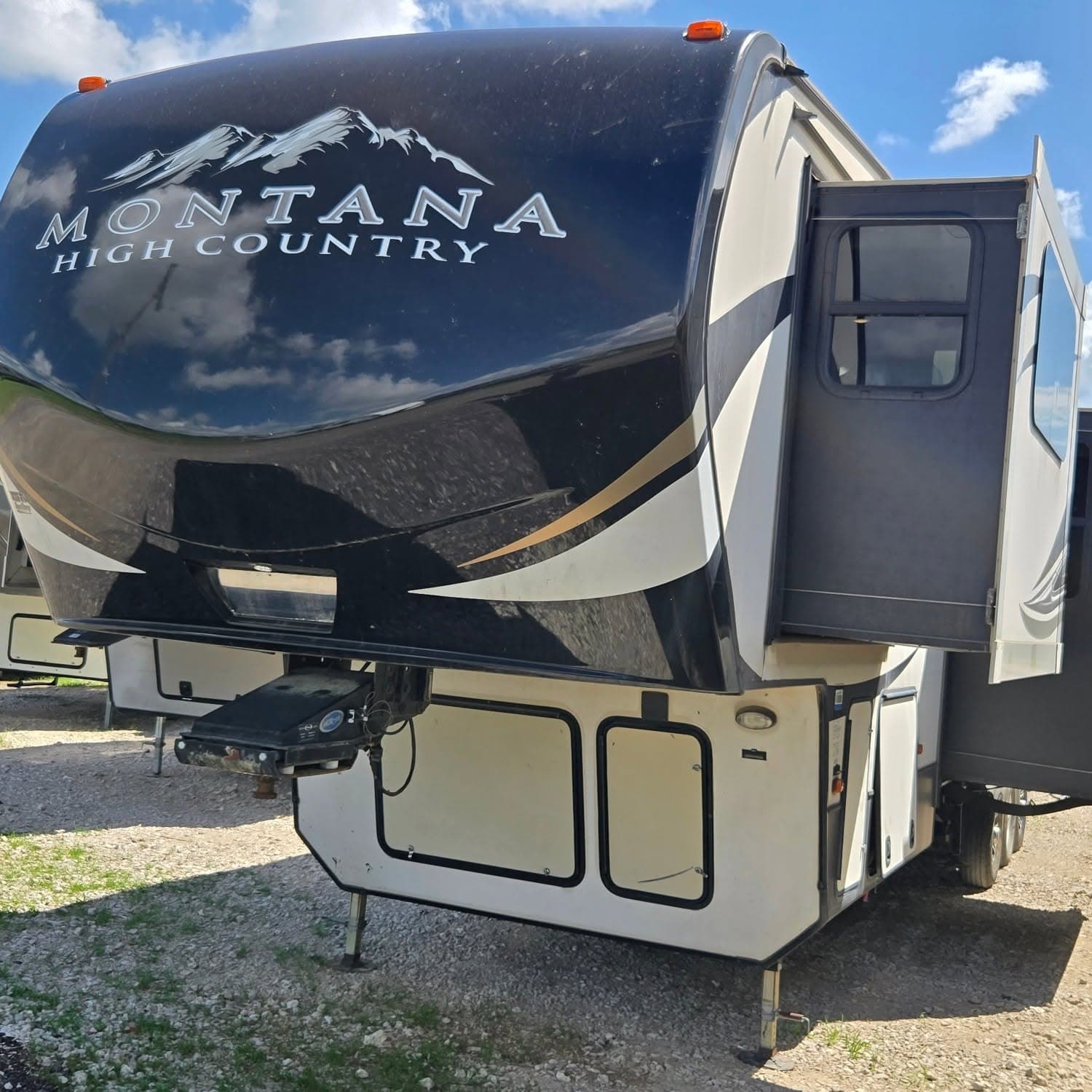 2017 Keystone Montana High Country 381TH — photo 3 of 15