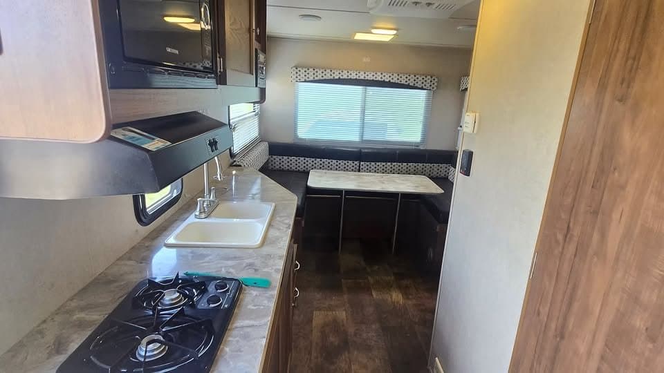 2018 Gulf Stream Breeze 22UDL — photo 5 of 14