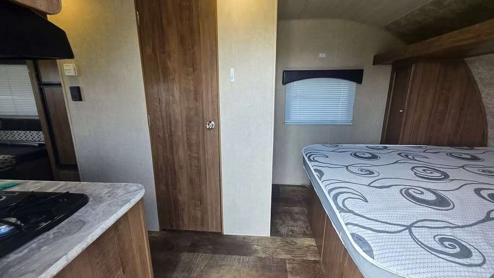 2018 Gulf Stream Breeze 22UDL — photo 6 of 14
