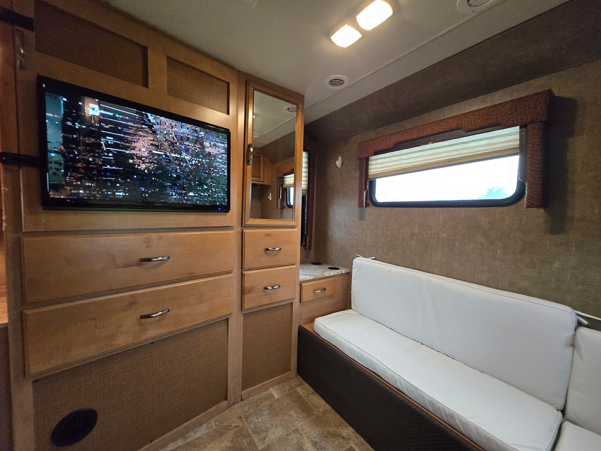 2015 Thor Axis 251 — photo 7 of 19