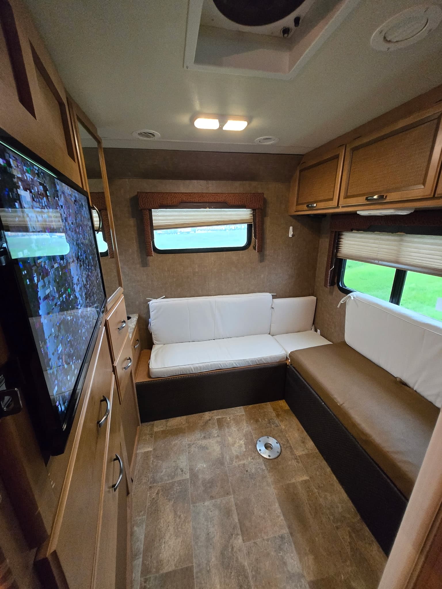 2015 Thor Axis 251 — photo 8 of 19