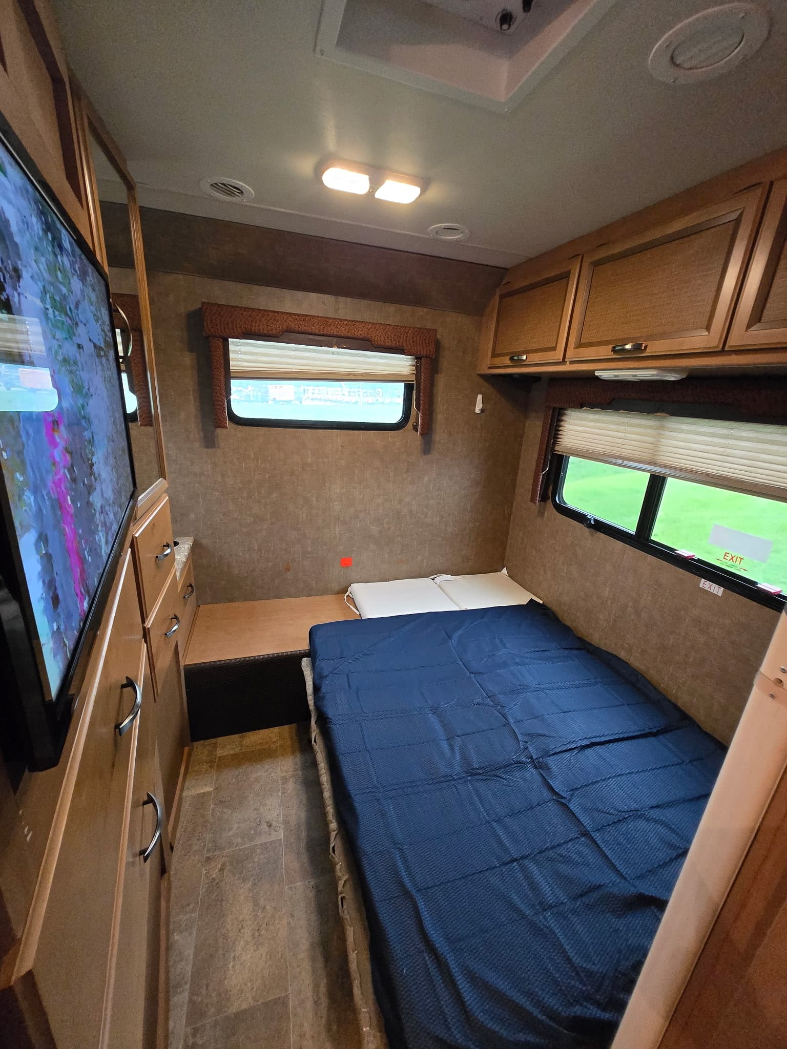2015 Thor Axis 251 — photo 14 of 19