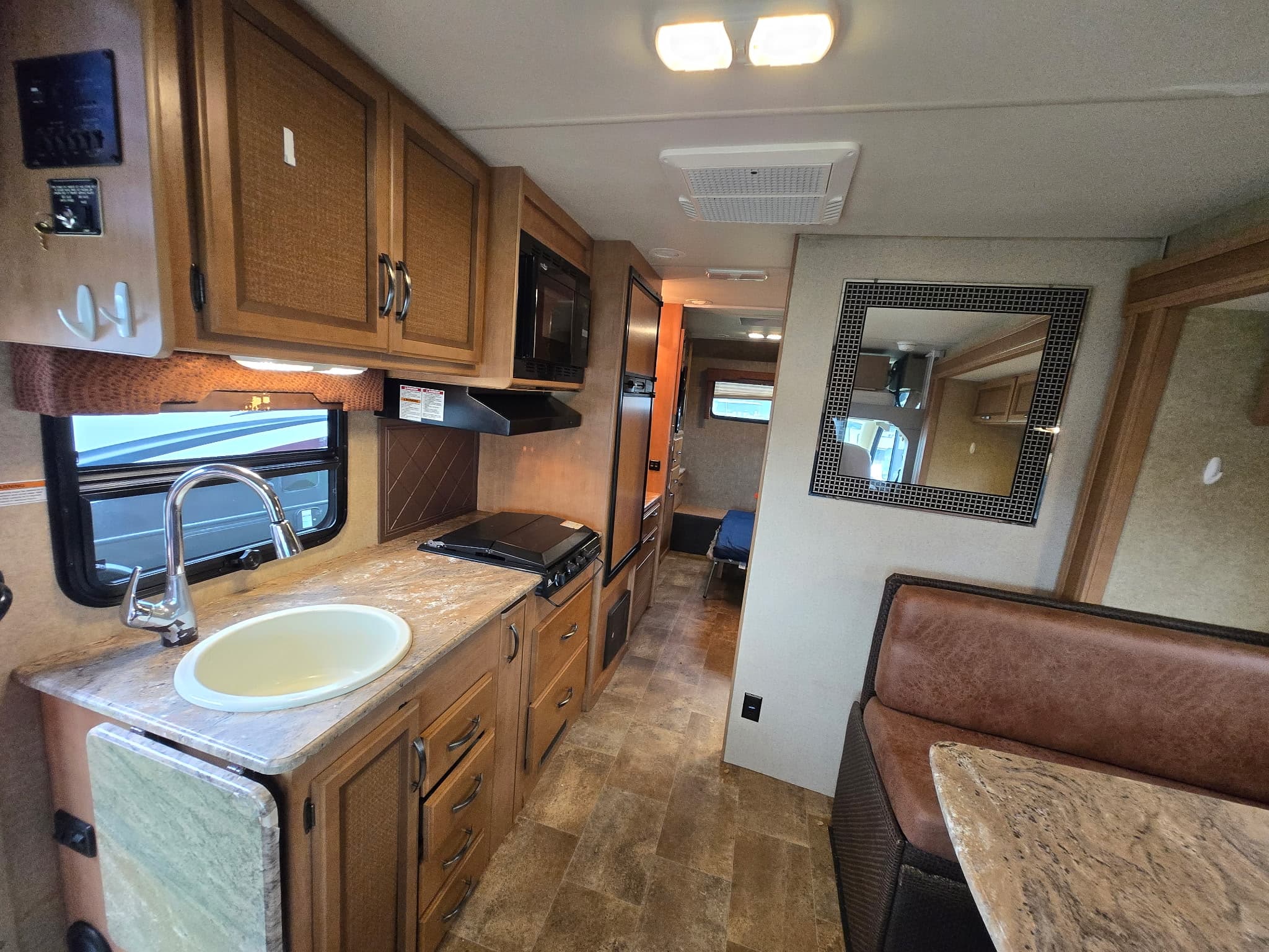 2015 Thor Axis 251 — photo 12 of 19