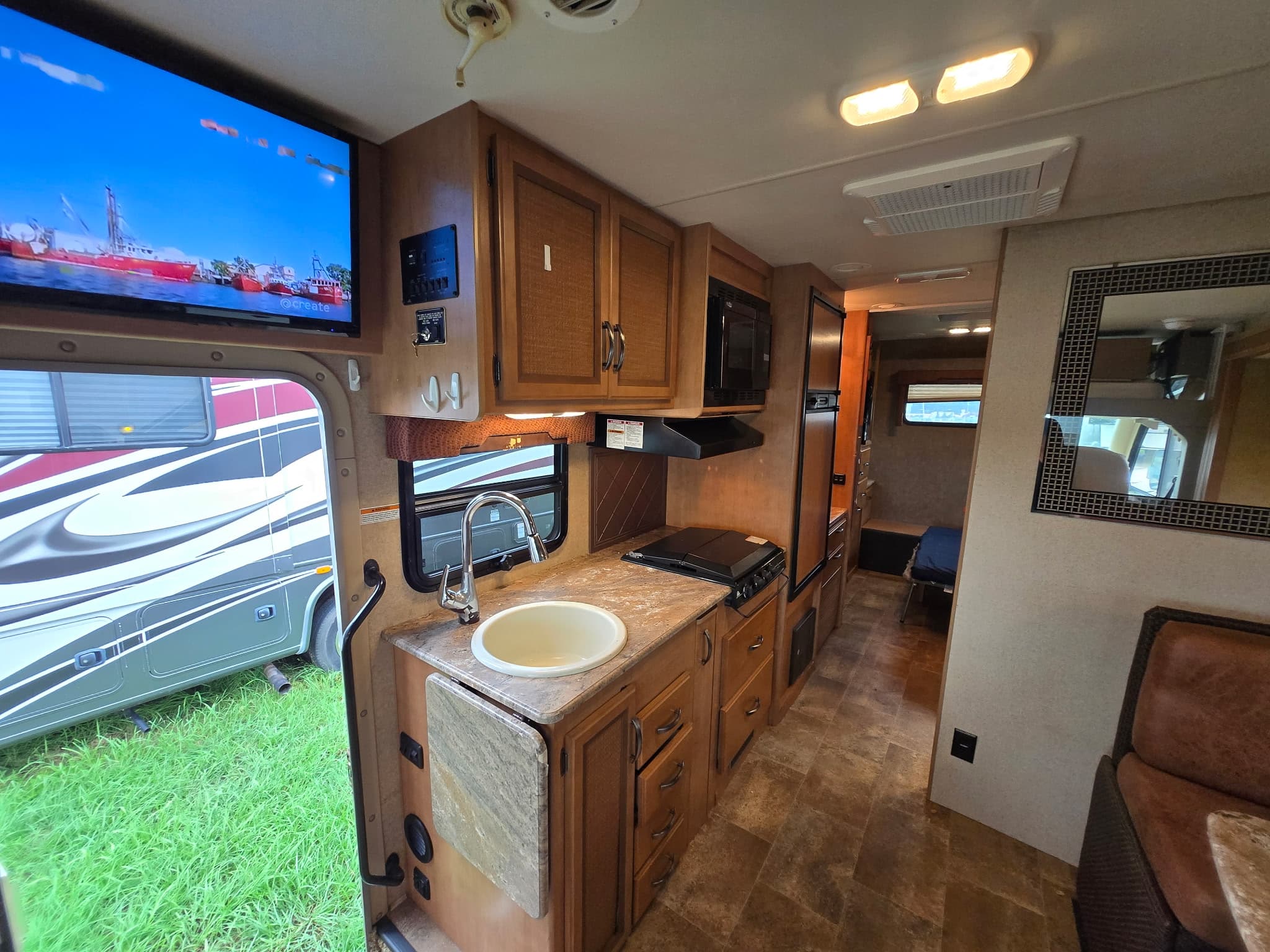 2015 Thor Axis 251 — photo 10 of 19