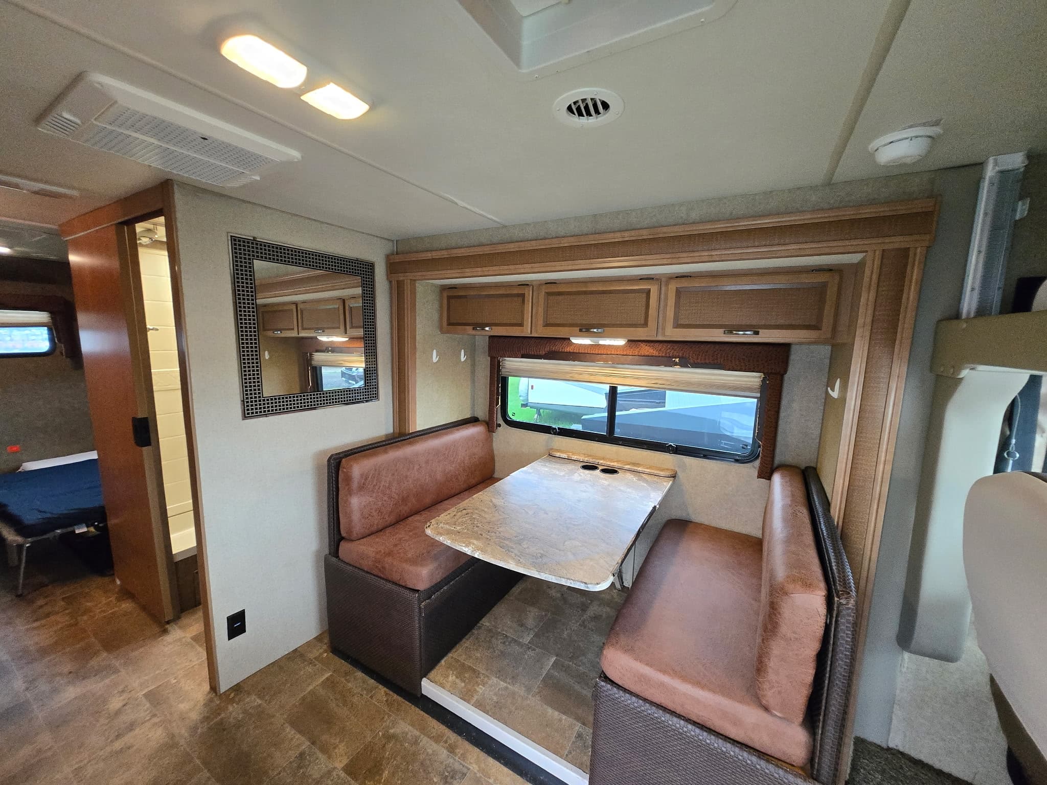 2015 Thor Axis 251 — photo 13 of 19