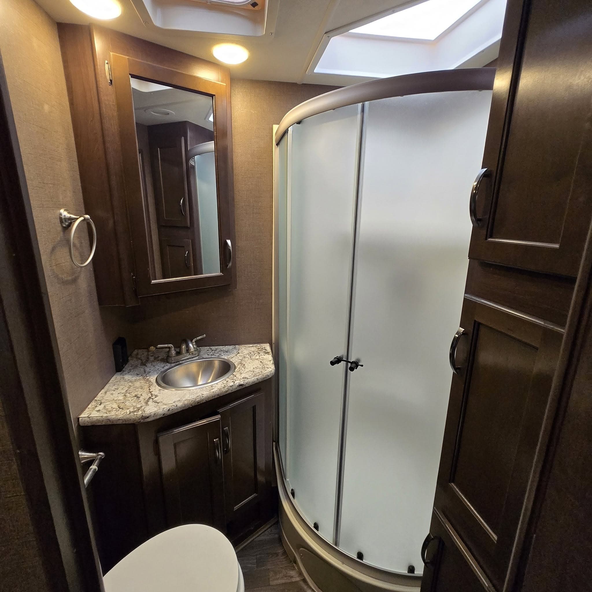 2018 Thor Freedom A30 — photo 17 of 21