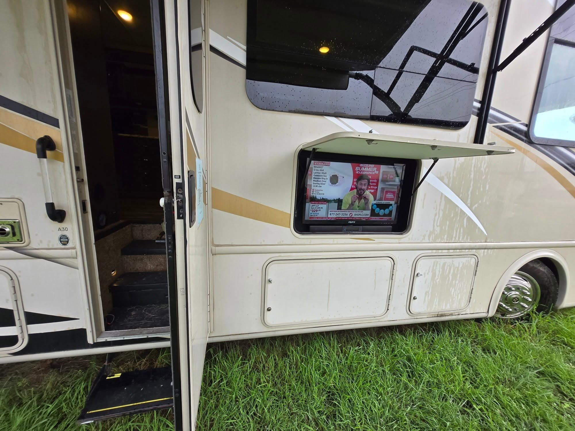 2018 Thor Freedom A30 — photo 5 of 21