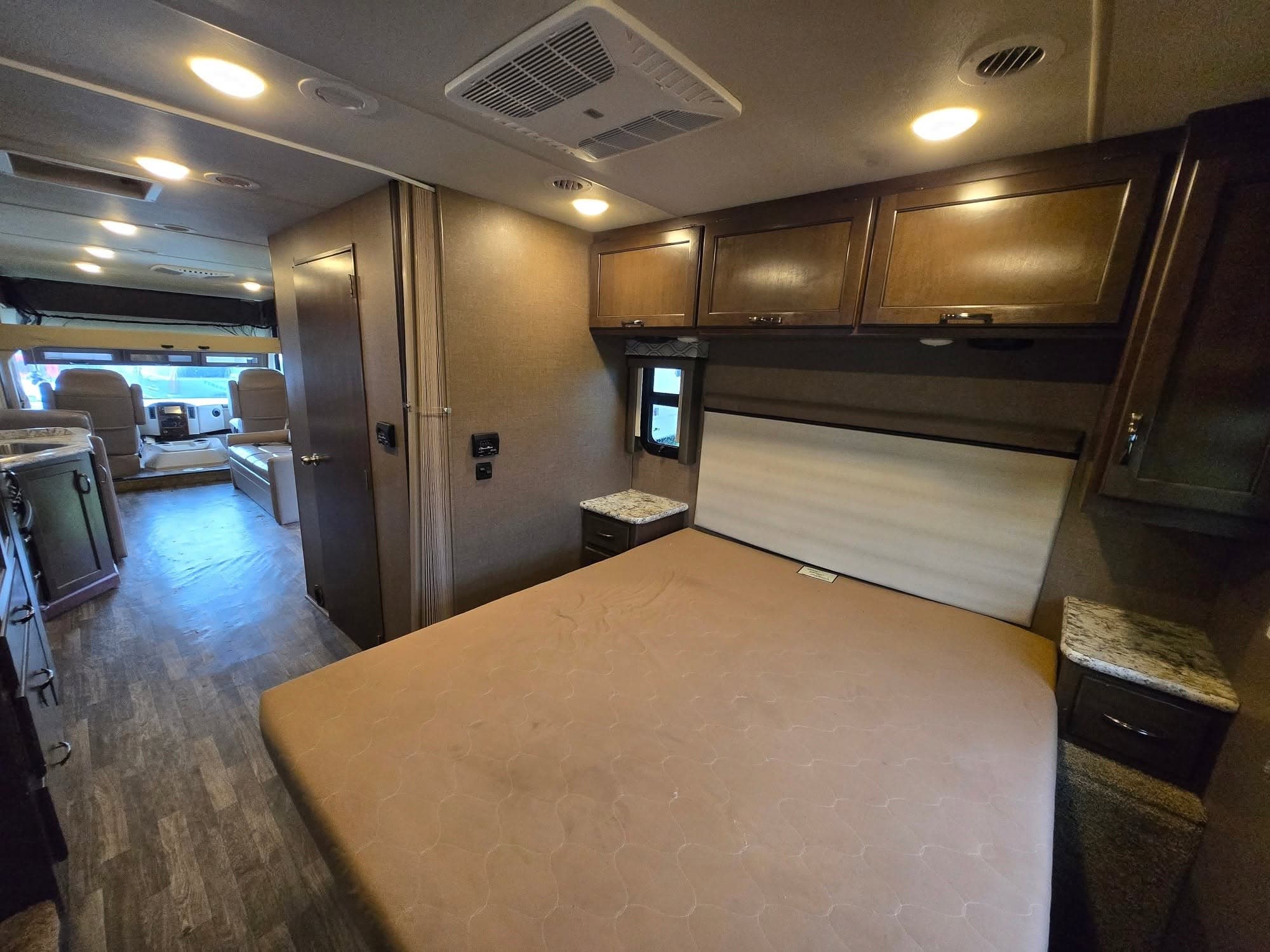 2018 Thor Freedom A30 — photo 19 of 21