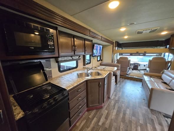 2018 Thor Freedom A30 — photo 15 of 21