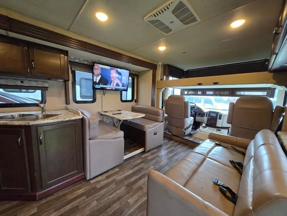 2018 Thor Freedom A30 — photo 16 of 21