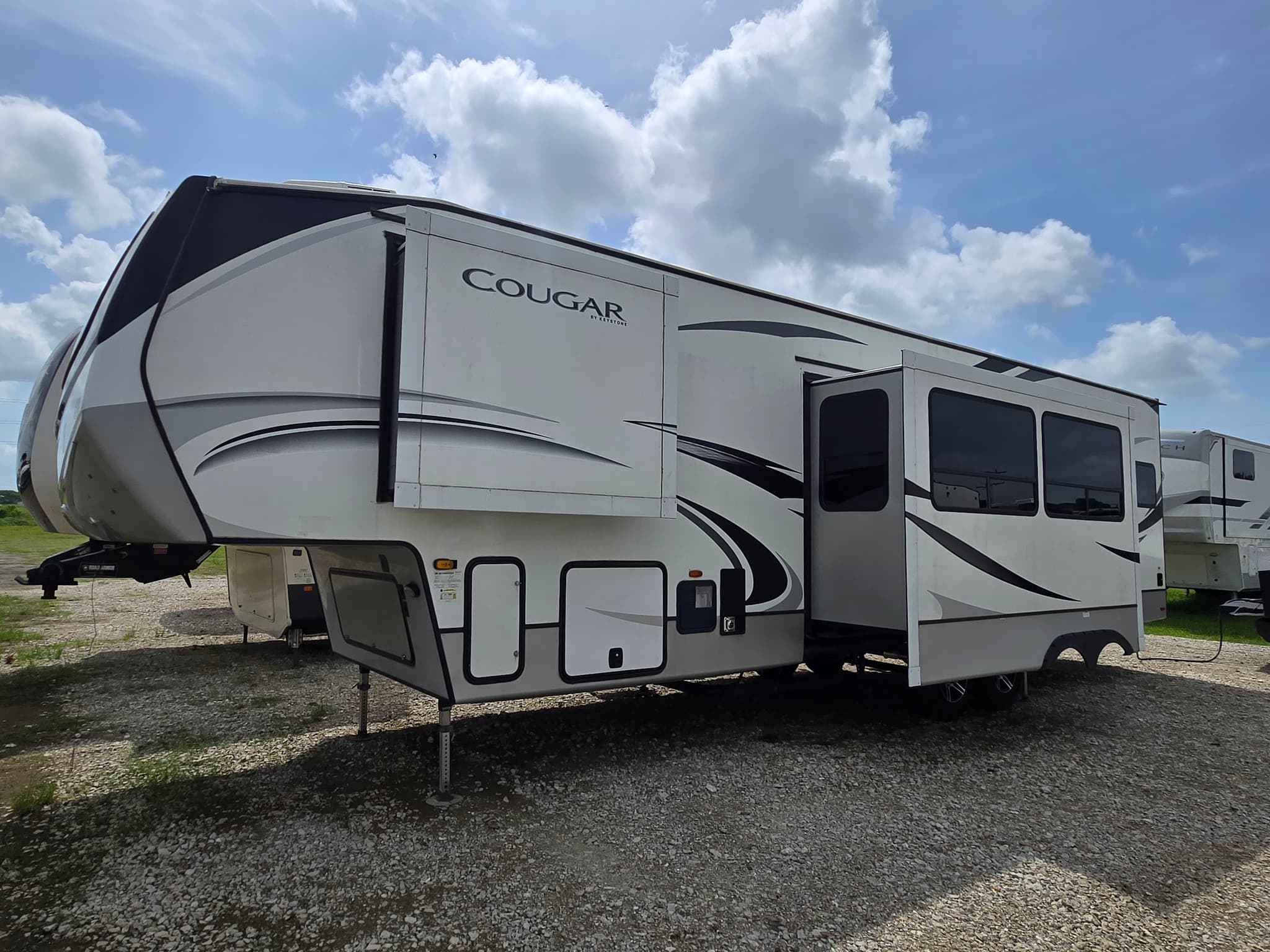 2021 Keystone Rv Company Cougar 364bhl — photo 3 of 16
