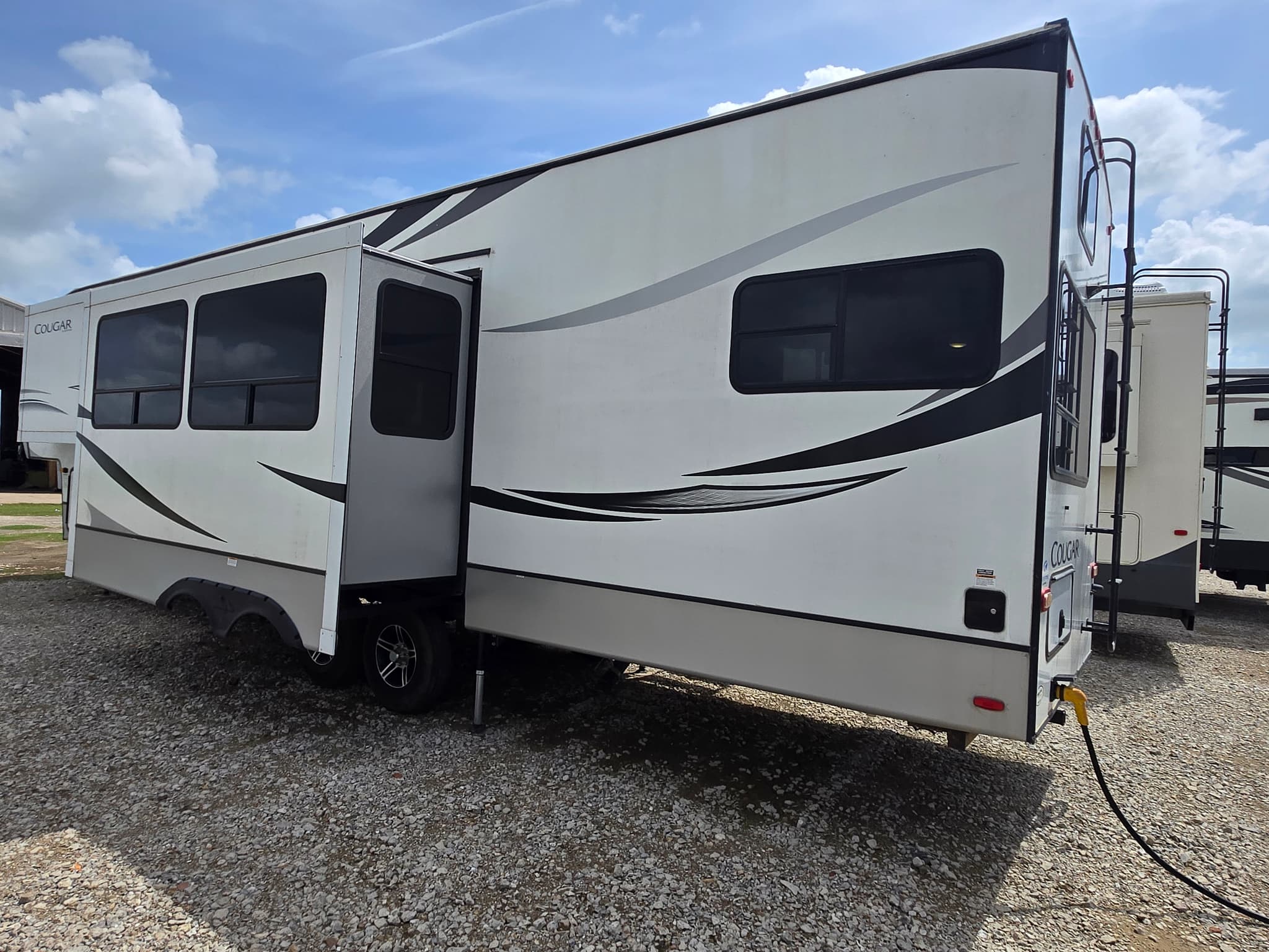 2021 Keystone Rv Company Cougar 364bhl — photo 4 of 16