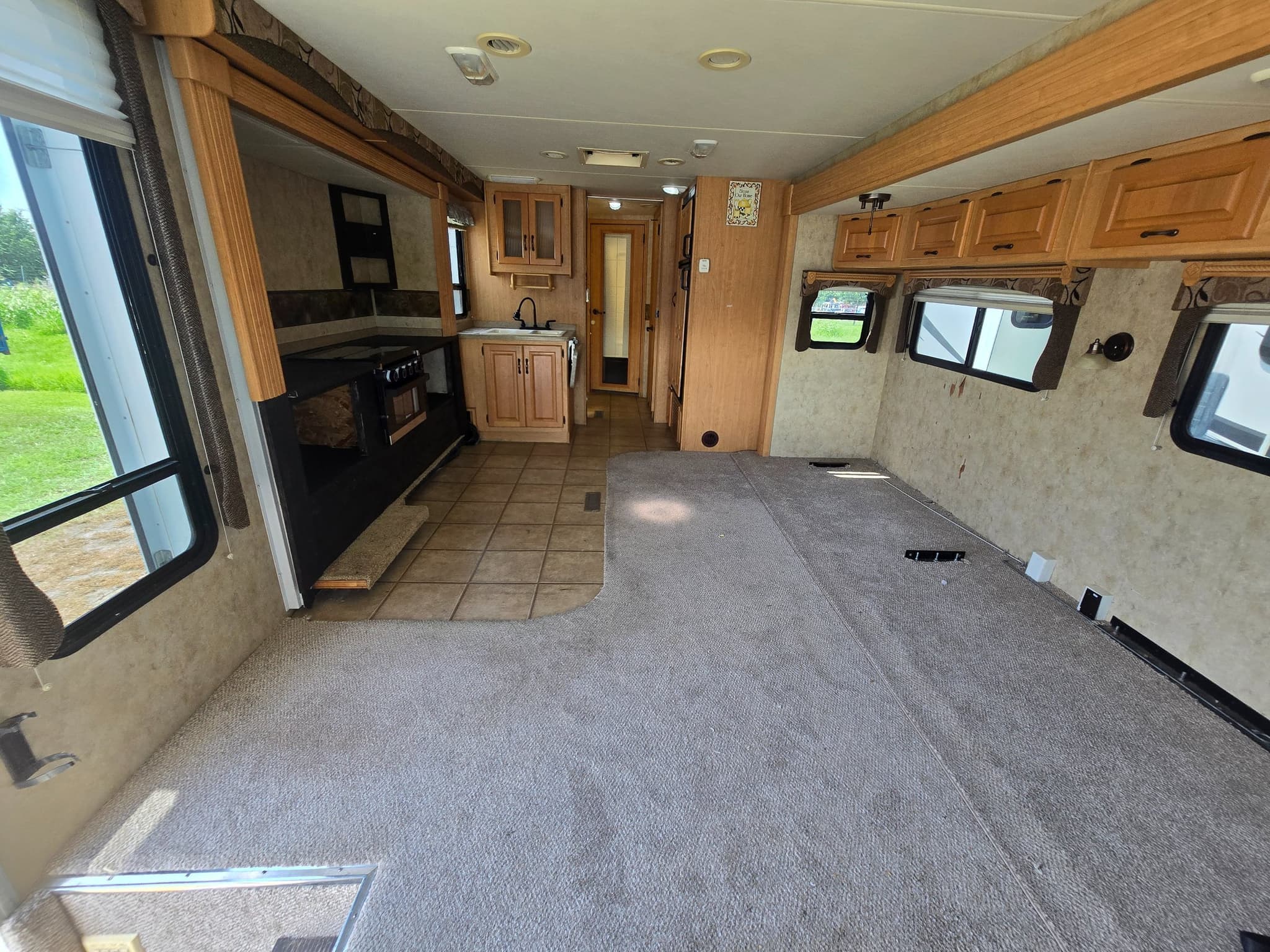 2008 Damon Challenger 355 — photo 7 of 19