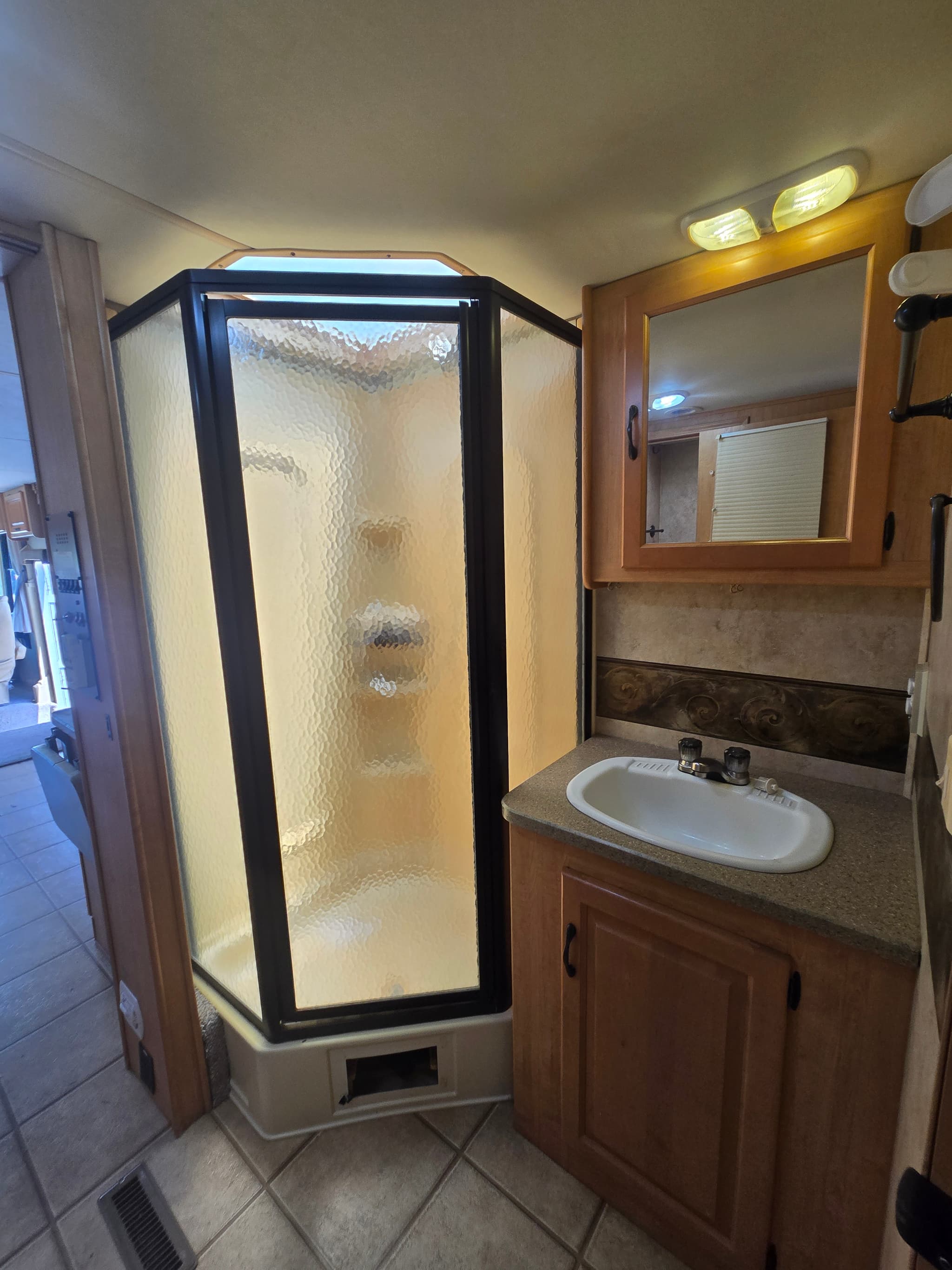 2008 Damon Challenger 355 — photo 14 of 19