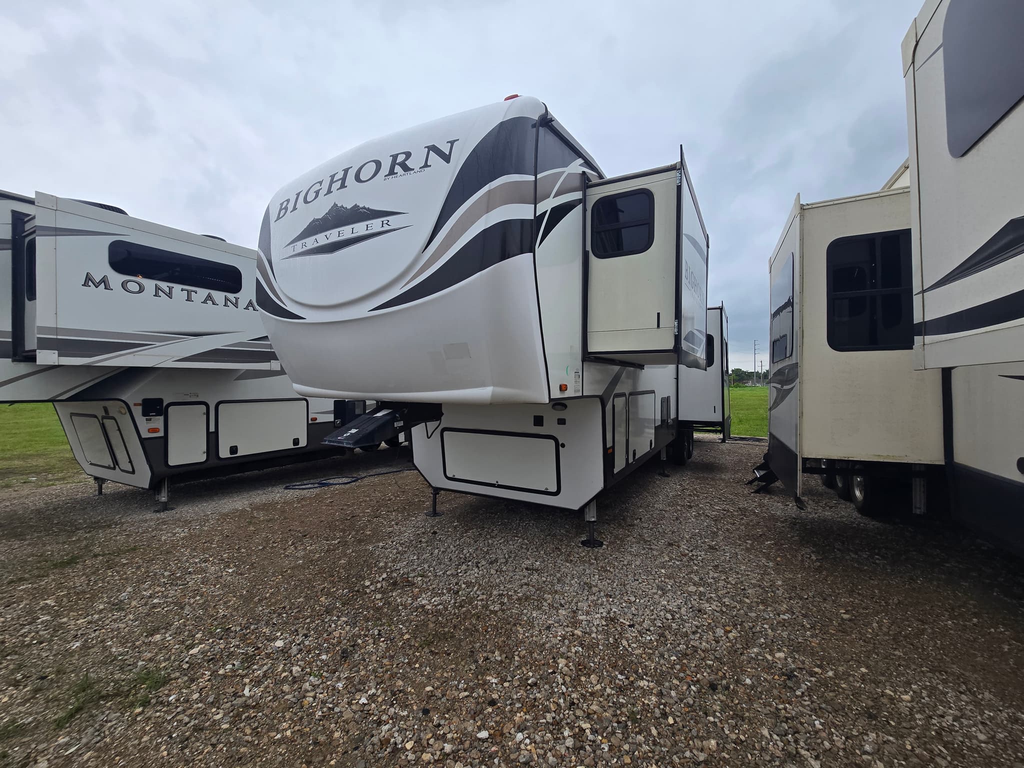 2019 Heartland BigHorn 39RK — photo 3 of 21