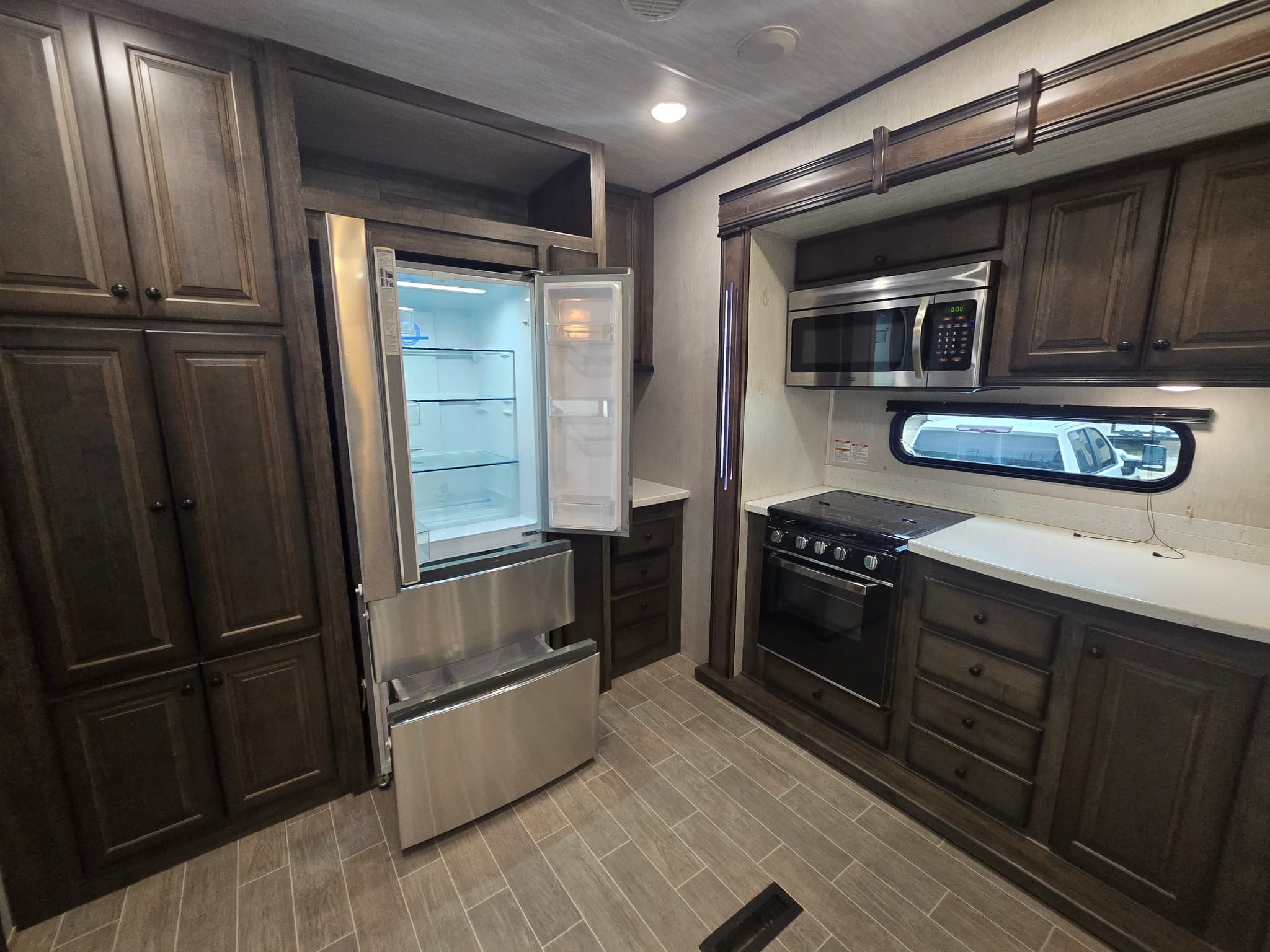2019 Heartland BigHorn 39RK — photo 4 of 21