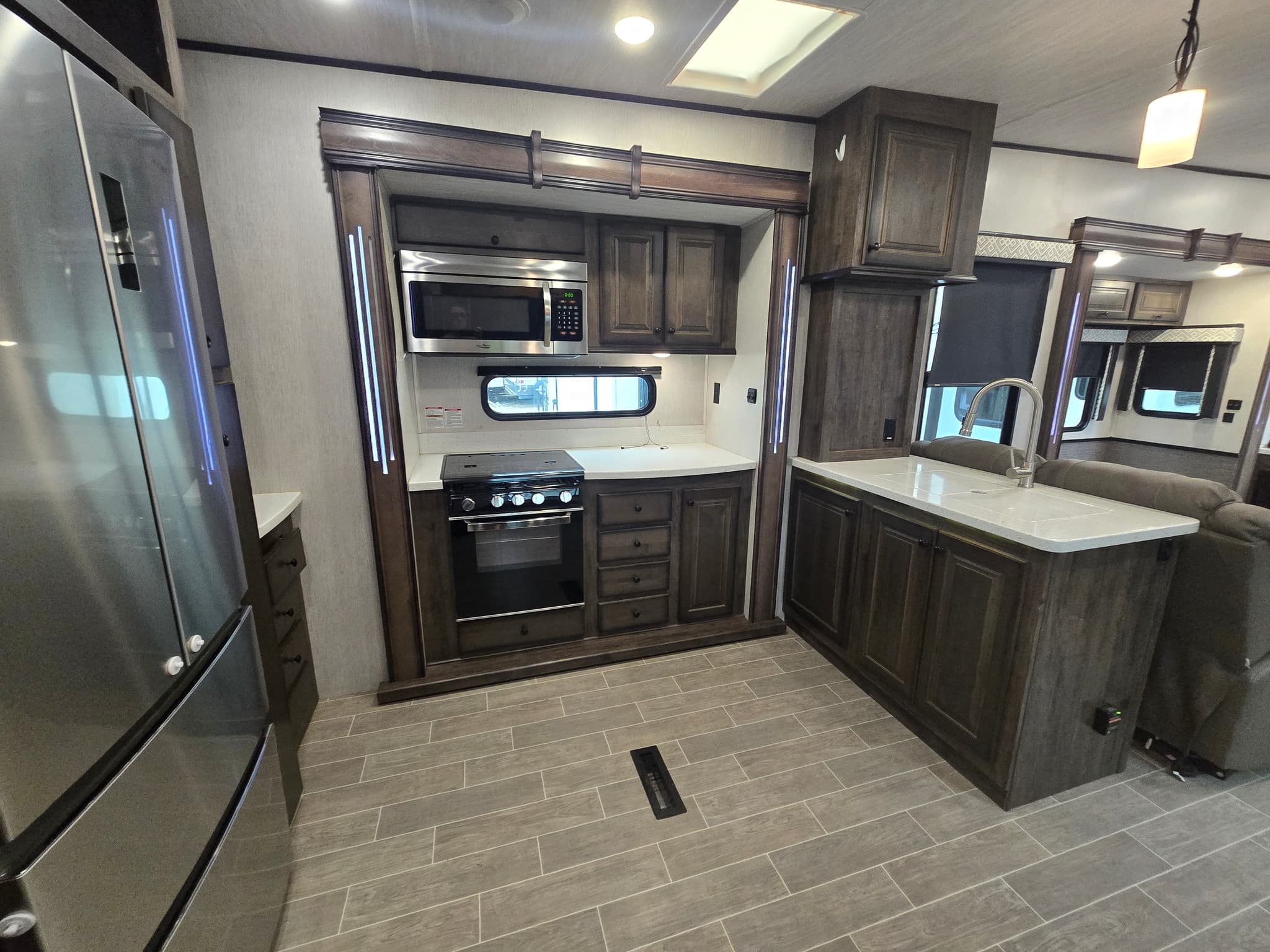 2019 Heartland BigHorn 39RK — photo 5 of 21