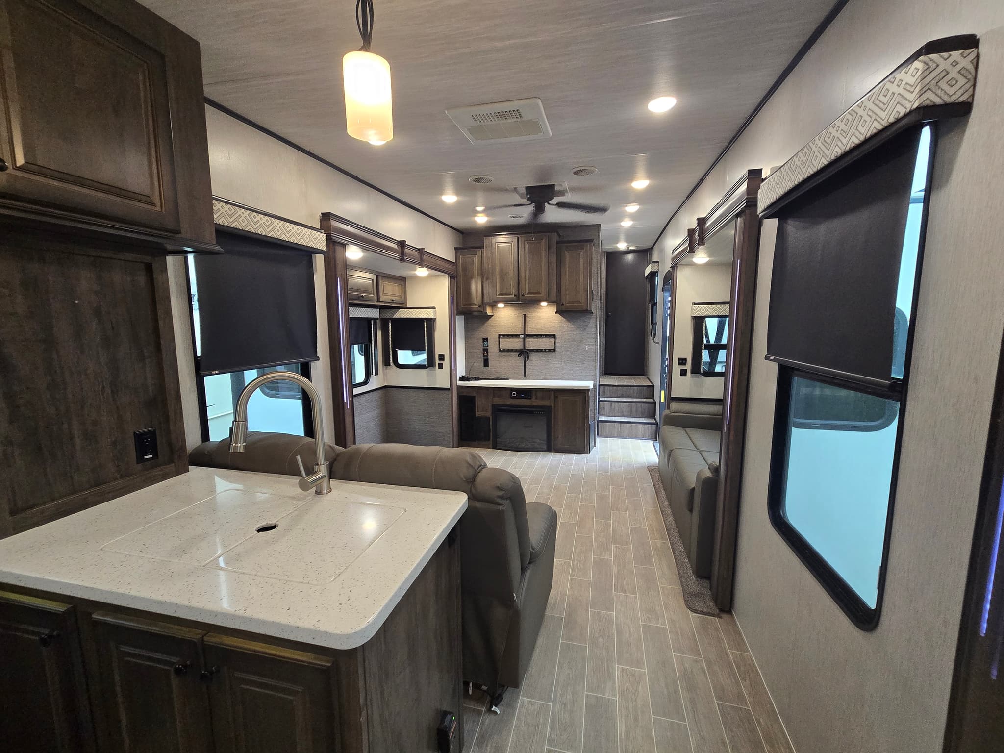 2019 Heartland BigHorn 39RK — photo 6 of 21