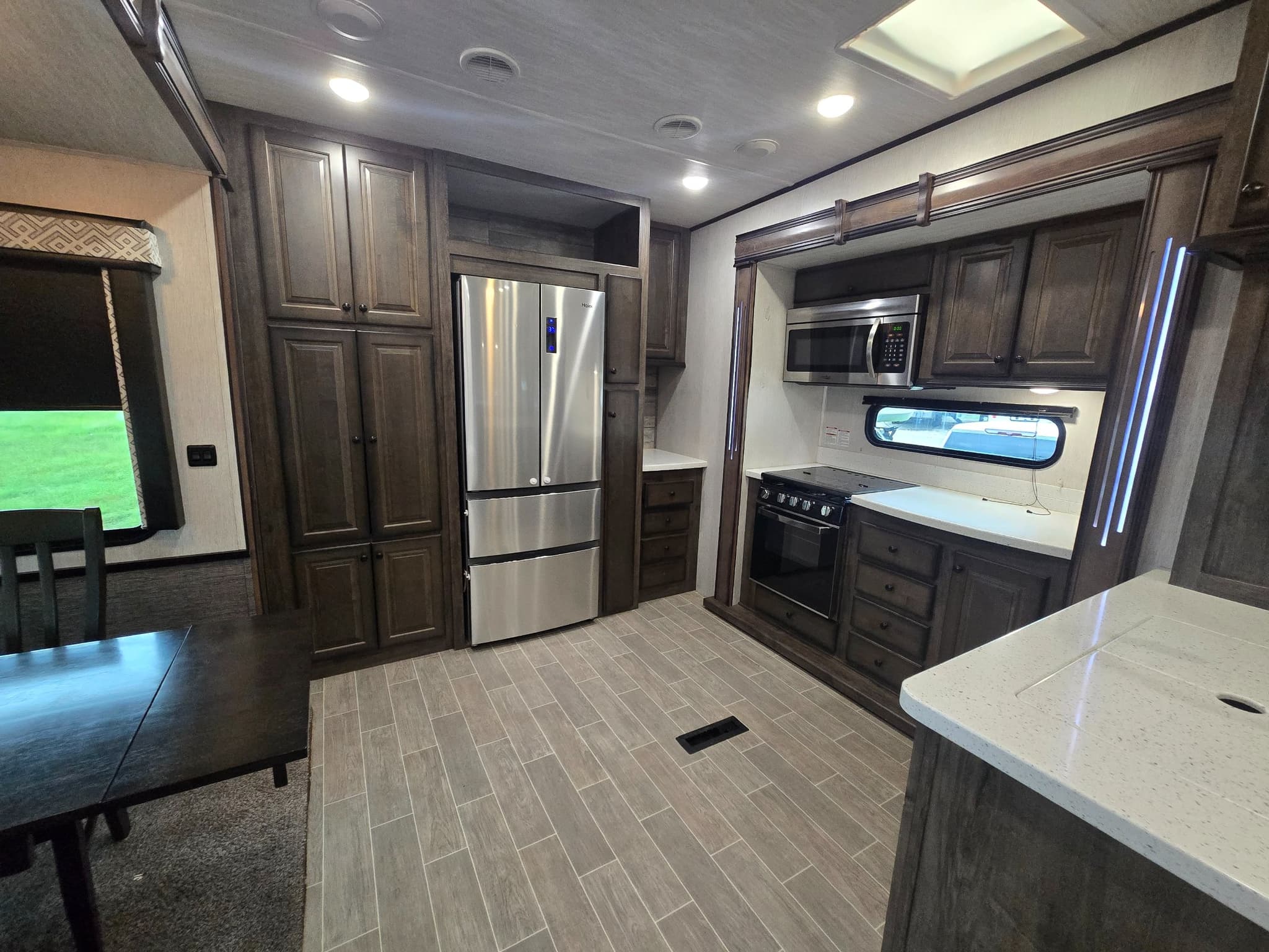 2019 Heartland BigHorn 39RK — photo 7 of 21